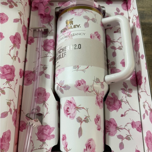 Stanley x LoveShackFancy Quencher H2.0 Tumbler 40oz Floral – NWT